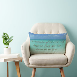 RECTANGLE "NOS SOUVENIRS DE L'OCÉAN S'ATTACHERONT" COUSSIN