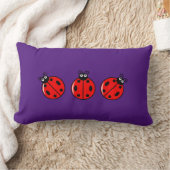 Rectangle Trois petits Ladybugs - Lumbar Coussin 13" x 21" (Couverture)