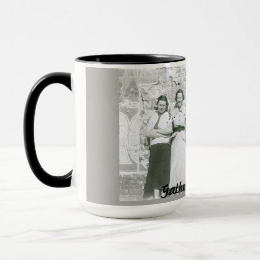 Recueillez la tasse de café de femmes (Gauche)