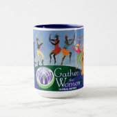 Recueillez la tasse de café de femmes (Centre)