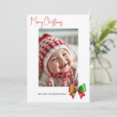 Red and green bow Merry Christmas photo Feestdagenkaart (Staand voorkant)