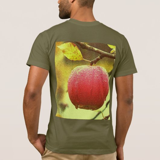 "Red Apple on Tree" Kute foto. Bestel nu T-shirt (Achterkant)