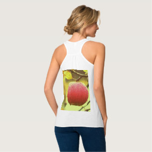 "Red Apple on Tree" Kute foto. Bestel nu Tanktop