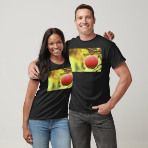 "Red Apple" verkuilt foto. Bestel nu T-shirt