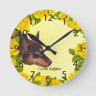 Red Australian Kelpie op gele rozen Ronde Klok