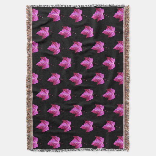 Red Autumn Maple Leaf Pattern on Black Background Deken (Voorkant Verticaal)