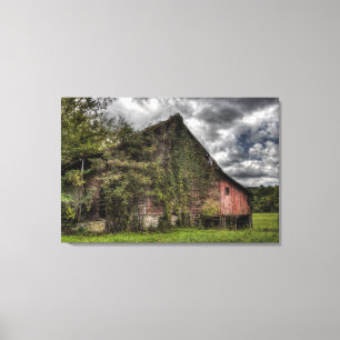 Red Barn Heavy Clouds, oude rode wijnbedekking op Canvas Afdruk