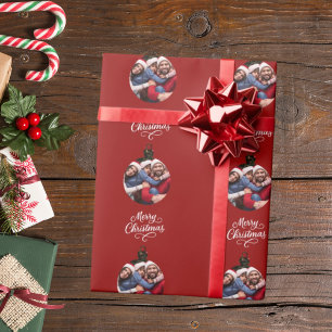 Red bauble foto leuk script kerst cadeaupapier