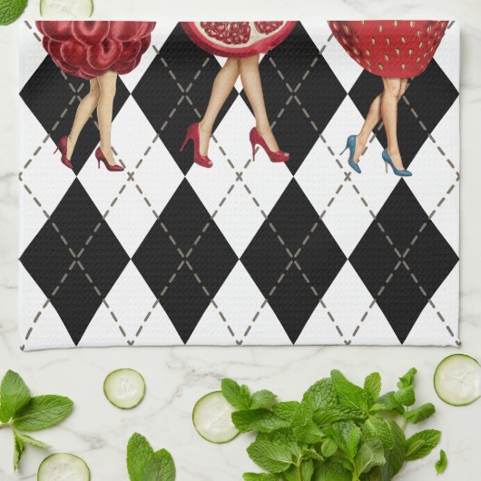 Red Berries Cartoon Dames op Zwart & Wit geruite Theedoek (Gevouwen)