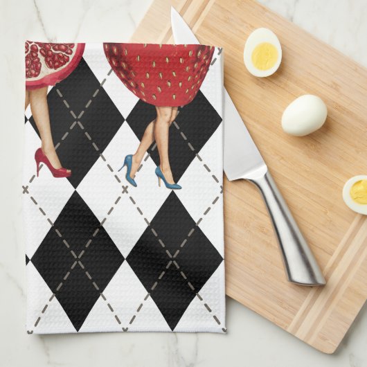 Red Berries Cartoon Dames op Zwart & Wit geruite Theedoek (Quarter Fold)