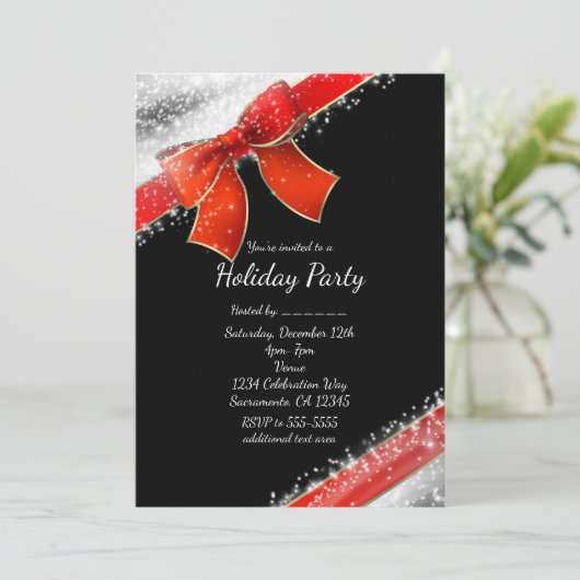 Red Bow & Sparkles Chic Black Holiday Invitations (Debout devant)