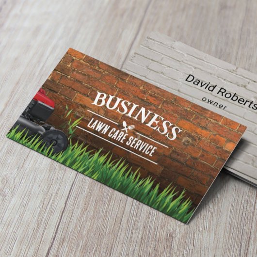 Red Bricks van de Lawn Care & Landscaping Service Visitekaartje