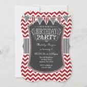 Red Chalkboard Chevron Invitation d'anniversaire (Devant)