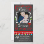 Red Chalkboard Joyeux Noël Carte photo<br><div class="desc">Joyeux cartes photos de vacances de Noël avec un tableau noir look arrière - plan, beaucoup de tourbillons rouges et texte qui lit Joyeux Noël, une chaîne de lumières des arbres colorés dans différentes couleurs, des ornements rouges et verts suspendus, et des zones que vous pouvez customiser ces beaux et...</div>