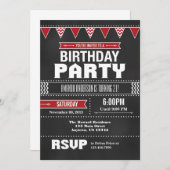 Red Chevron Chalkboard Invitation d'anniversaire (Devant / Derrière)