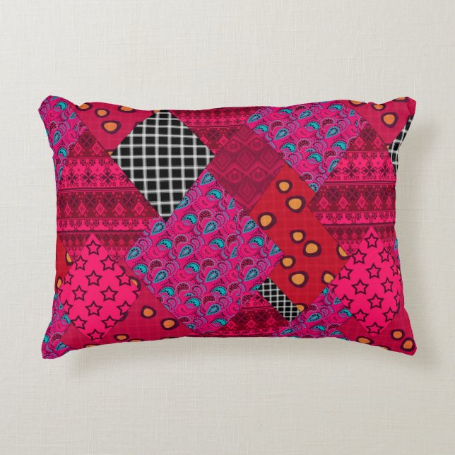 Red Crimson Colorful Patchwork Accent Kussen (Voorkant)