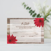 Red Daisy Grange Wood Wedding Carte de réponse RSV (Debout devant)