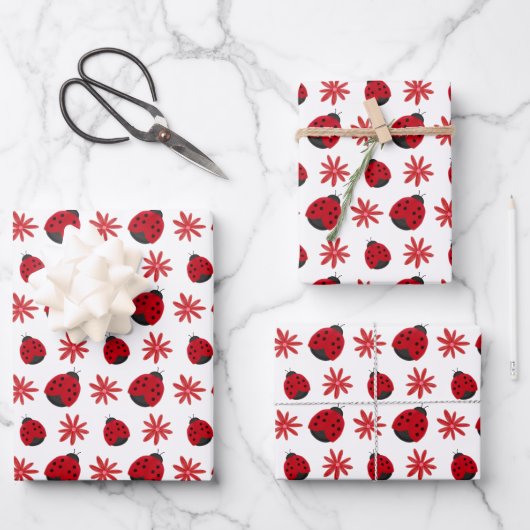 Red Daisy Ladybug Pattern Inpakpapier Vel (Voorkant)