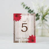 Red Daisy Rustic Barn Wood Trouwtafel Nummer Briefkaart (Staand voorkant)