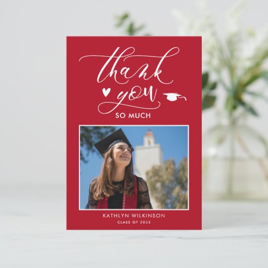 Red Elegant Script Minimalist Photo Afstuderen Bedankkaart (Staand voorkant)
