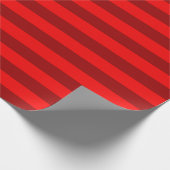 Red en Maroon Stripes Design Cadeaupapier (Hoek)