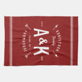Red Farmhouse Arrow Monogram | bewerkbare kleuren Theedoek (Horizontaal)