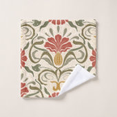 red flowers, green leaves, and yellow accents (Gant de toilette)