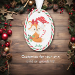 Red Fox Sucre de canne Frame Enfants<br><div class="desc">Ce joli ornement de Noël est parfait pour les grands-parents ou les parents à donner à un enfant. L'avant a l'image d'un petit renard brun portant un chapeau de Père Noël et un arc rouge, et tenant un sucre de canne rayé. En dessous de l'image est le nom de votre...</div>