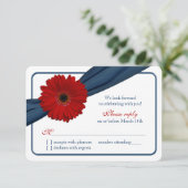 Red Gerber Daisy Marine Blue Ribbon Wedding RSVP (Debout devant)