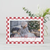 Red Gingham Pset gelooft in de magische foto Feestdagenkaart (Staand voorkant)