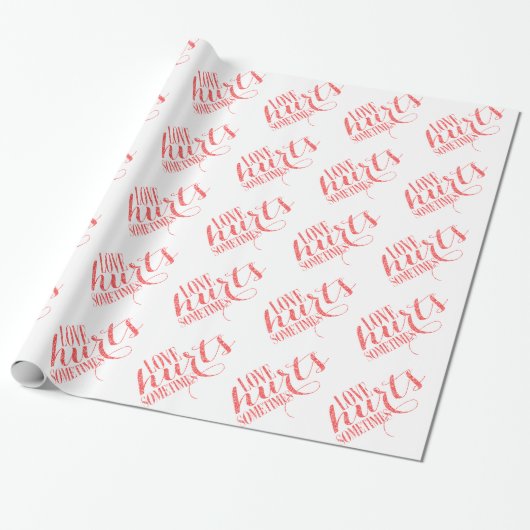 Red Glitter Text Love Hures Soms Pattern Cadeaupapier (Uitgerold)