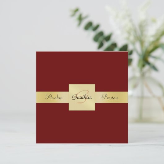 Red Gold Metal Monogram Lint Formele Uitnodiging (Staand voorkant)