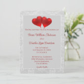Red Heart Balloons Wedding Invitation (Debout devant)