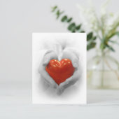Red Heart in Hands, ik hou van je vorm Briefkaart (Staand voorkant)