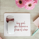 Red Hey Girl Vous Méritez Un Verre De Vin Citation<br><div class="desc">Chiffres noirs modernes et Conversation de bulles rose avec Hey</div>
