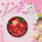 Red Hibiscus Flower in Sunlight Papieren Bordje (Feest)