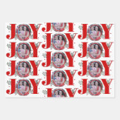 Red Joy met kerstfeestfoto's met bessen Inpakpapier Vel (Voorkant 2)