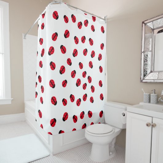 Red Lady Bug Douchegordijn (In situ)