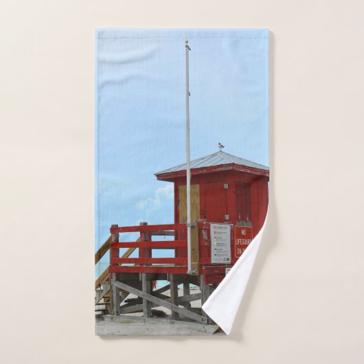 Red Lifeguard Tower No Lifeguard on Duty Handdoek (Handdoek)