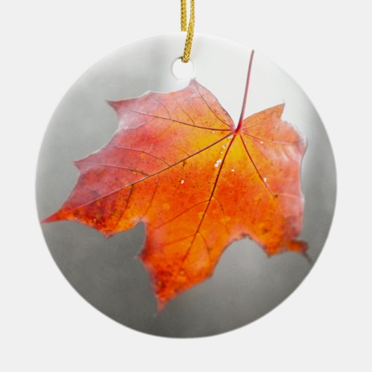 Red Maple Leaf - Mystique Autumn Keramisch Ornament (Voorkant)