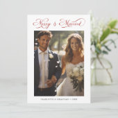 Red Merry & Married Romantic Script 2 Foto Feestdagenkaart (Staand voorkant)