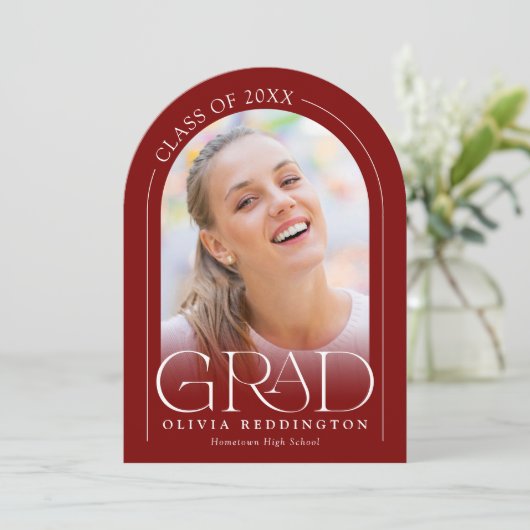 Red Modern Arch 2 Faire-part de graduation photo (Debout devant)