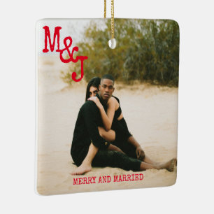 Red Modern minimalist Merry and Married Photo Keramisch Ornament
