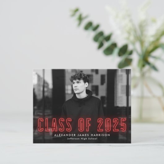 Red Neon Class of 2022 Photo Graduation Party Uitnodiging Briefkaart (Staand voorkant)