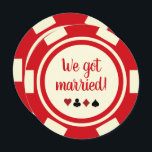Red Off White Poker Chip Faire-part de mariage<br><div class="desc">Éblouissez vos amis et votre famille en leur envoyant ces annonces de mariage de jetons rouges et blancs et/ou des invitations de fête. Ils attendent avec impatience de se joindre à vous pour cette fête inoubliable !</div>