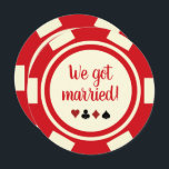 Red Off White Poker Chip Faire-part de mariage<br><div class="desc">Éblouissez vos amis et votre famille en leur envoyant ces annonces de mariage de jetons rouges et blancs et/ou des invitations de fête. Ils attendent avec impatience de se joindre à vous pour cette fête inoubliable !</div>