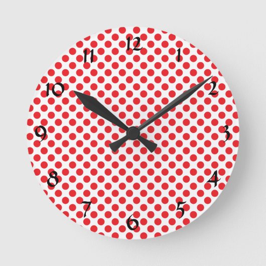 Red on White Polka Dot Ronde Klok (Voorkant)