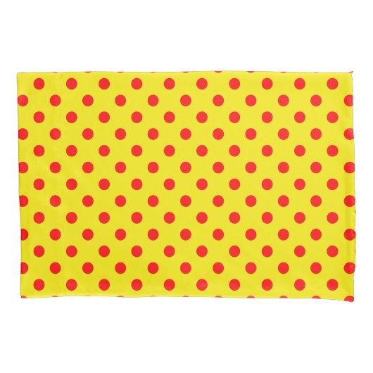 Red On Yellow Polka Dots Pattern Design Kussensloop (Voorkant)