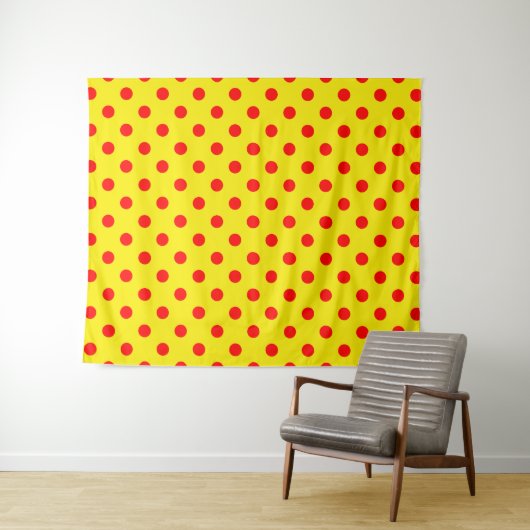 Red On Yellow Polka Dots Pattern Design  Wandkleed (In Situ (horizontaal))
