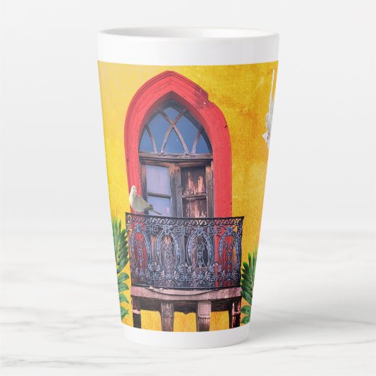 Red on Yellow San Miguel Allende Juliet Balcony Latte Mok (Voorkant)